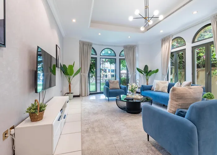 Luxury Beachfront Villa With Direct Beach Access, Next To Community Pool, Close To The Thrills Of Aquaventure Waterpark, Canal Cove, Palm Jumeirah By Deluxe Holiday Homes Dubai